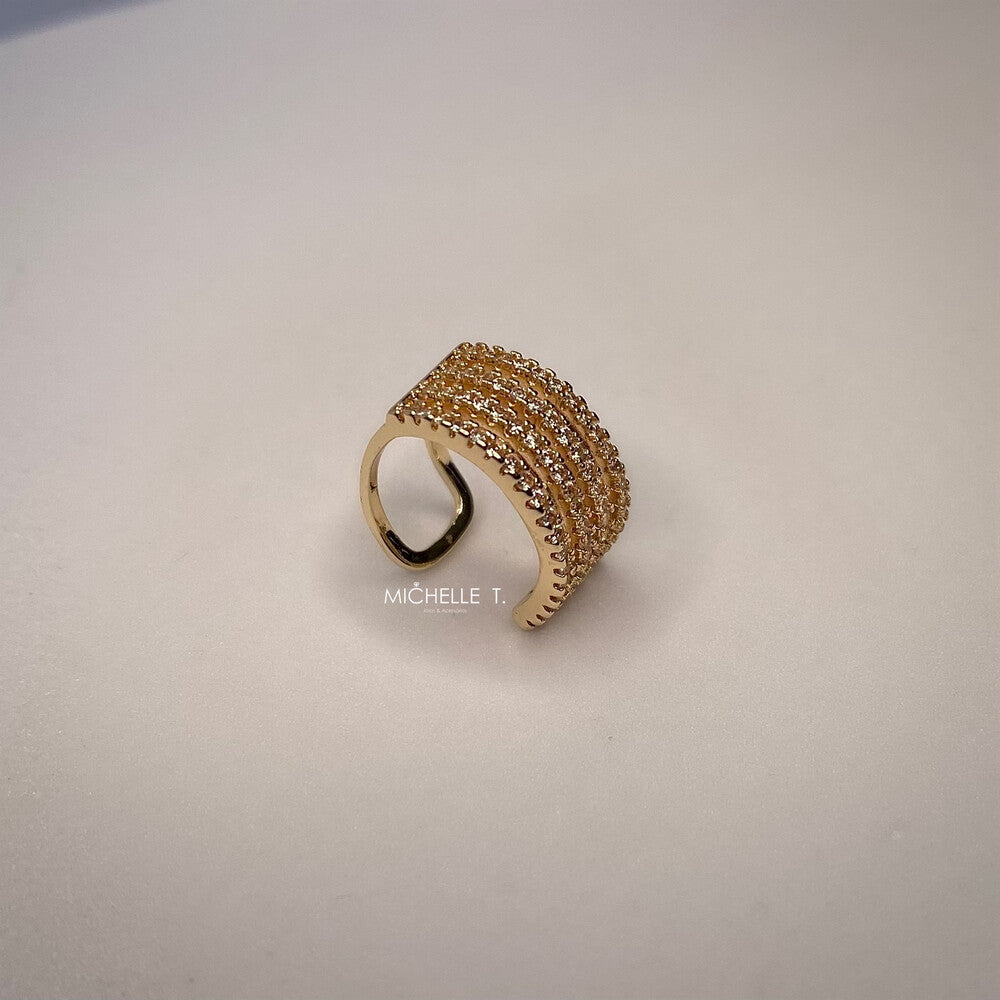 Piercing fake 4 fileiras cravejadas ouro