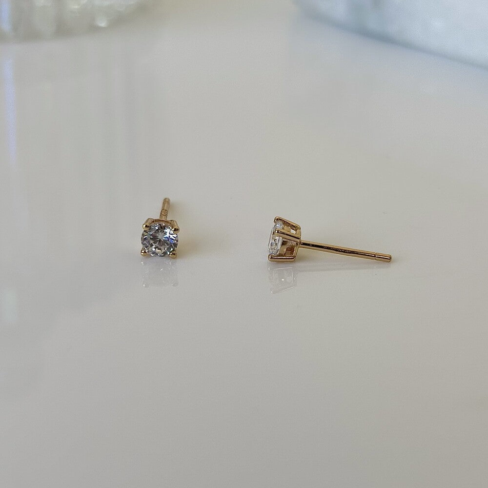 Brinco solitário ponto de luz prata 925 banho ouro (4mm) - foto 3