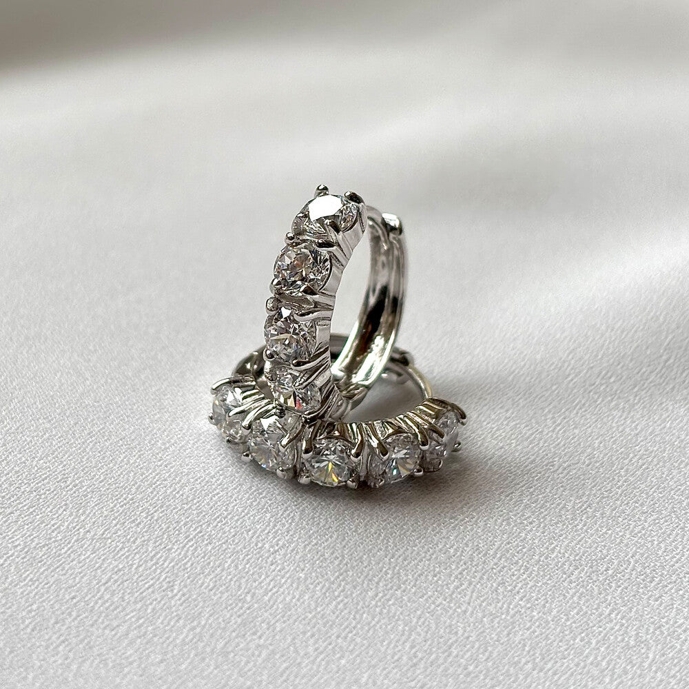 Brinco argola Amélie zircônias brancas prata 925 - foto 4