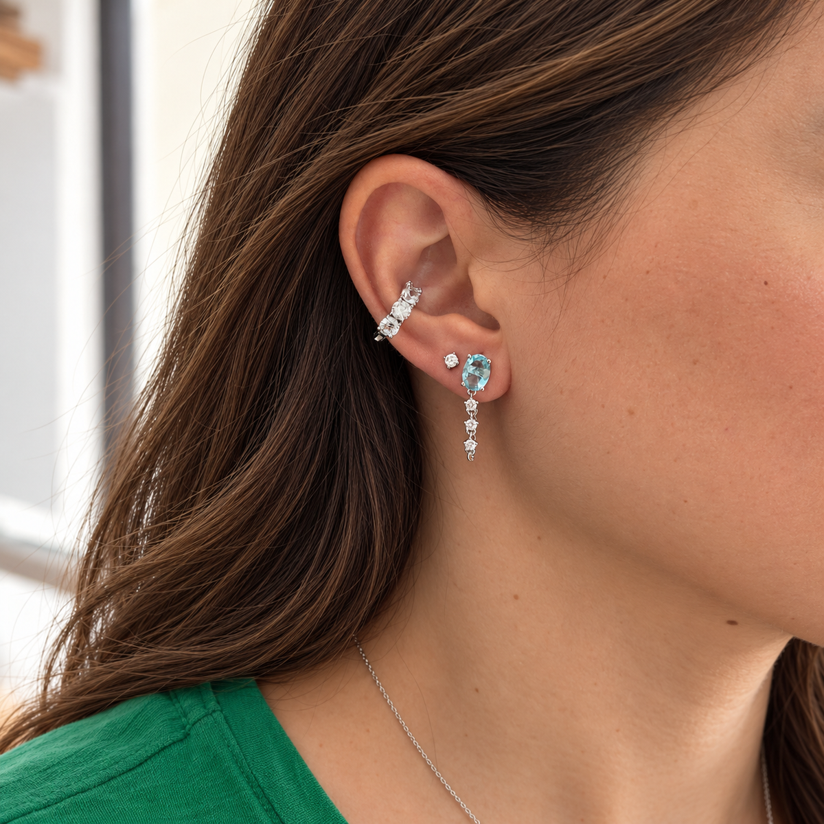 Brinco Missy oval zircônia água marinha ródio branco