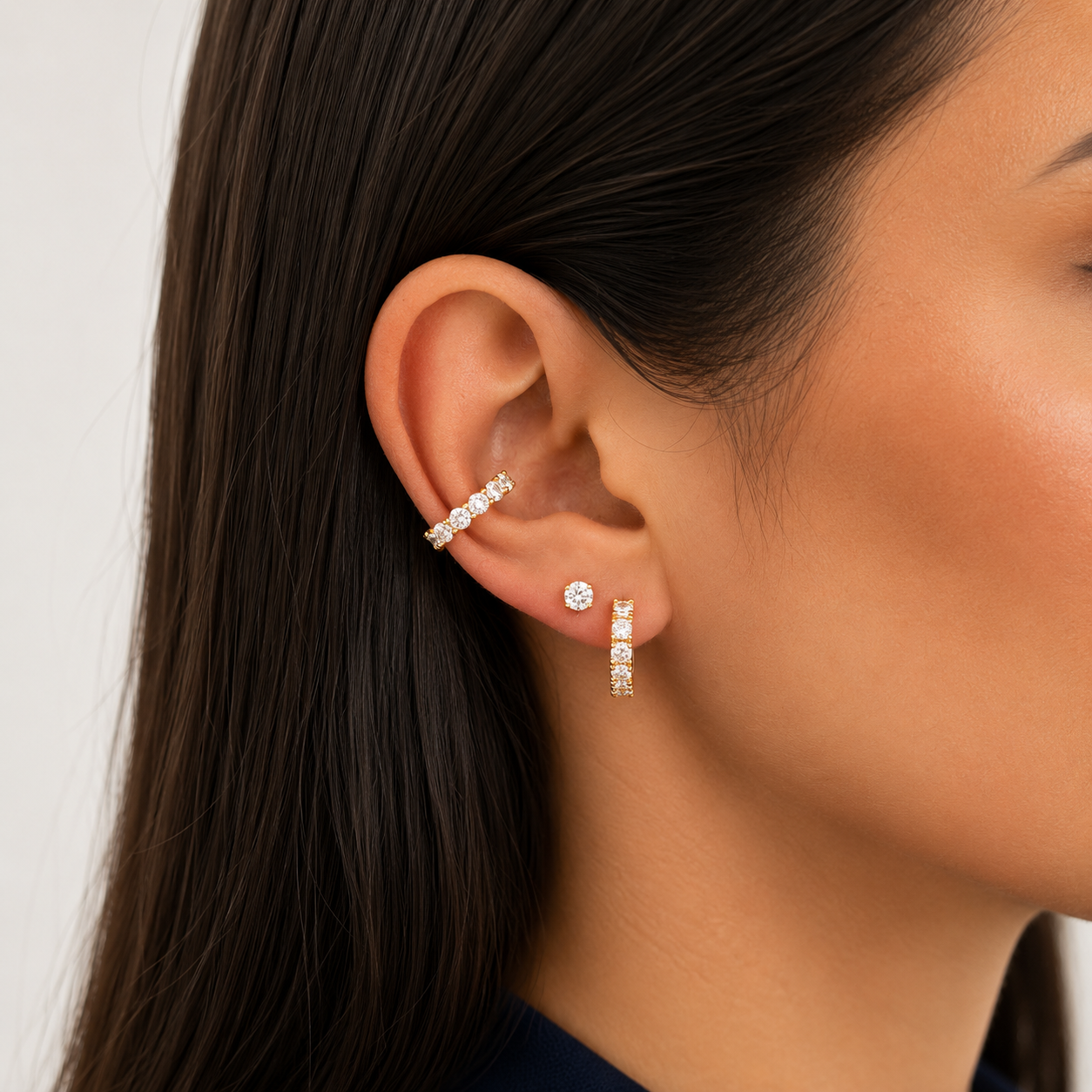 Brinco argola Harlow zircônias brancas ouro