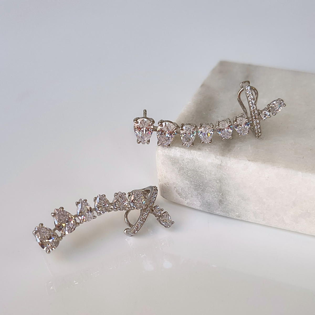 Brinco ear cuff Olivia zircônias brancas prata 925