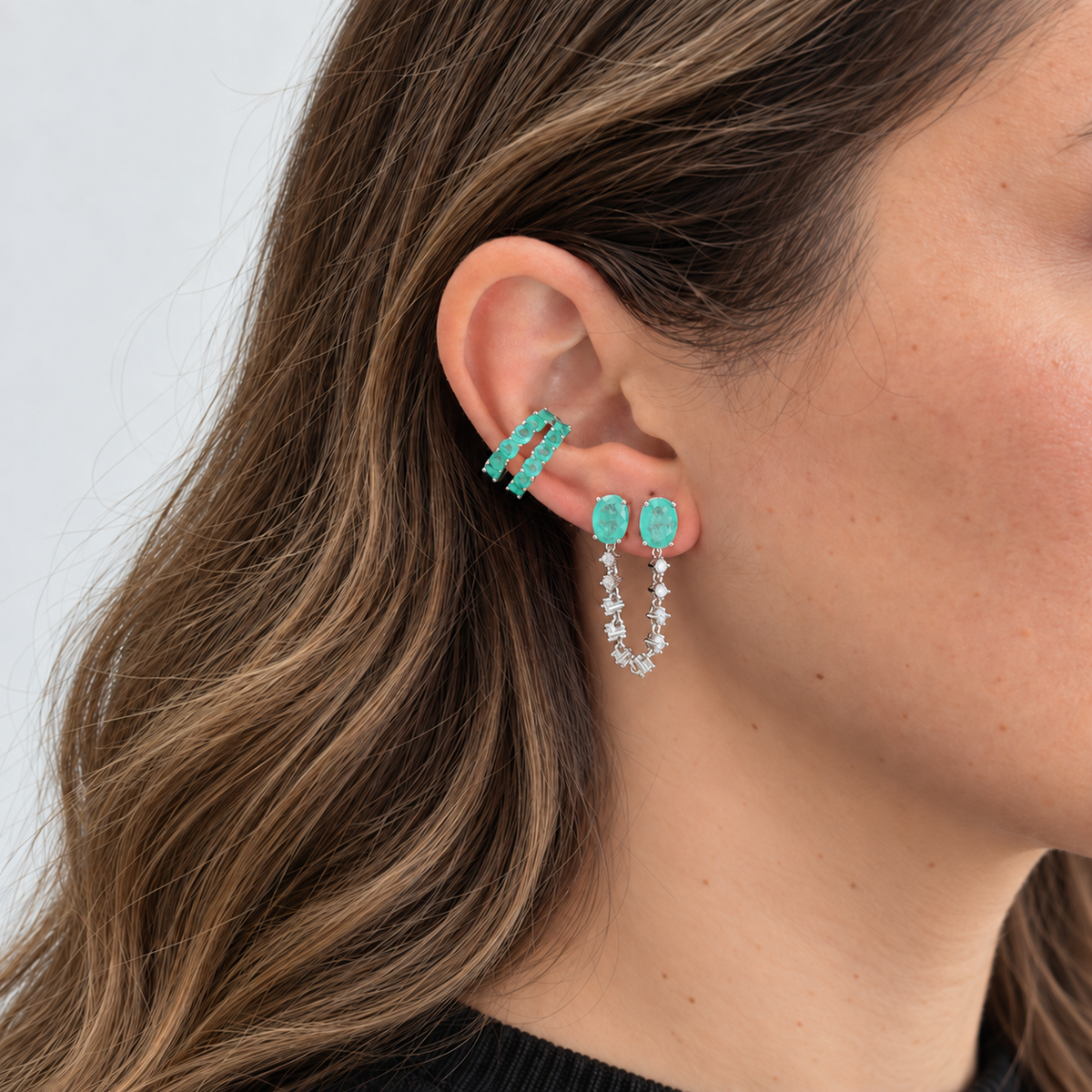 Brinco ear line Ziggy esmeralda colombiana fusion ródio branco