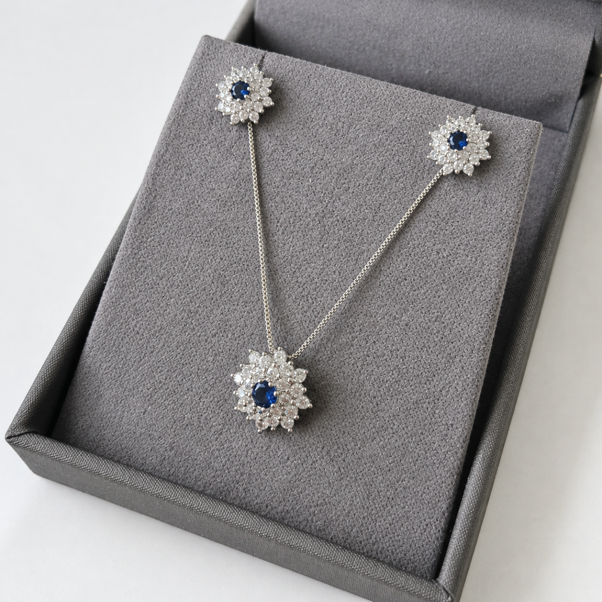 Conjunto flor Rosalie zircônia azul safira ródio branco - foto 2