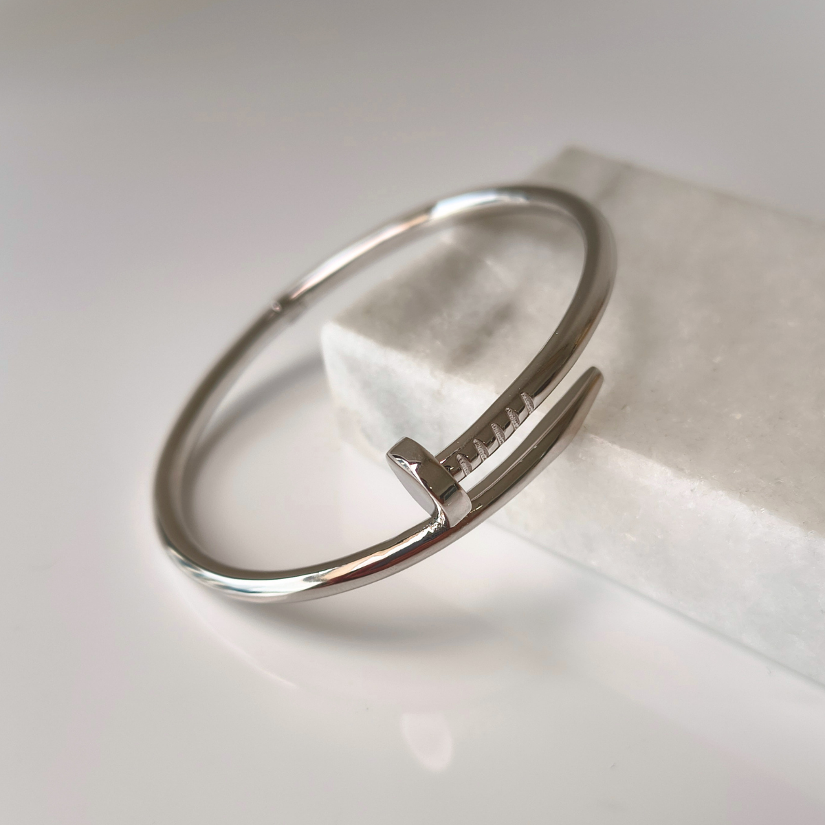 Pulseira bracelete prego liso ródio branco