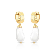 Brinco argola Pearl Soft pérola barroca shell ouro