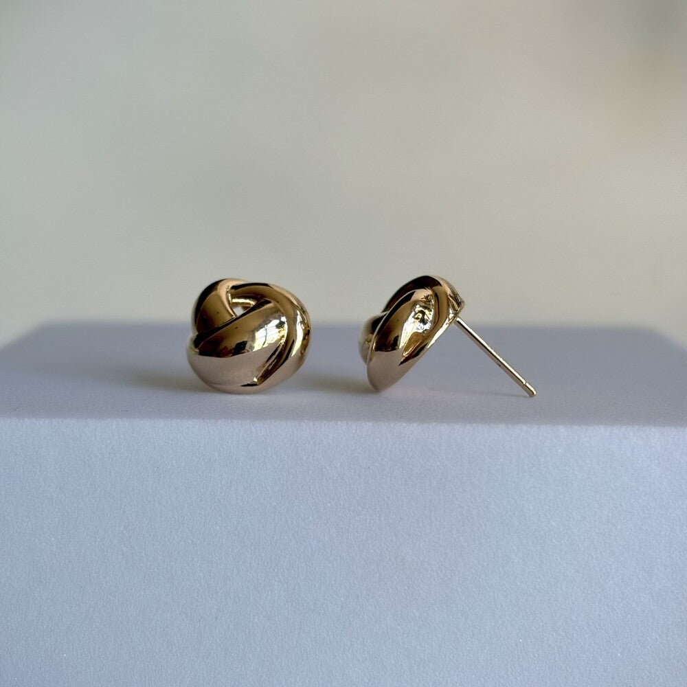 Brinco Suzi nó liso prata 925 banho ouro - foto 4
