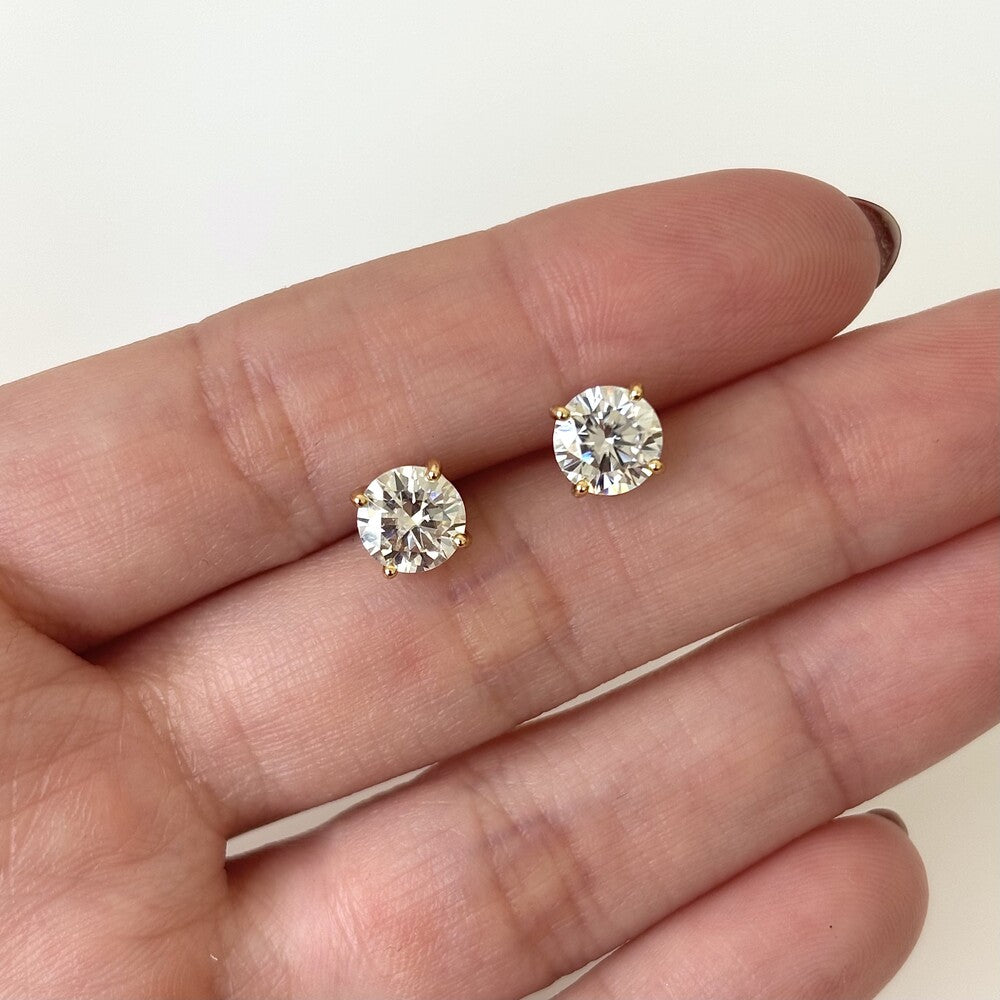 Brinco solitário ponto de luz Moissanite 1.0ct prata 925 banho ouro (6.5mm) - foto 3