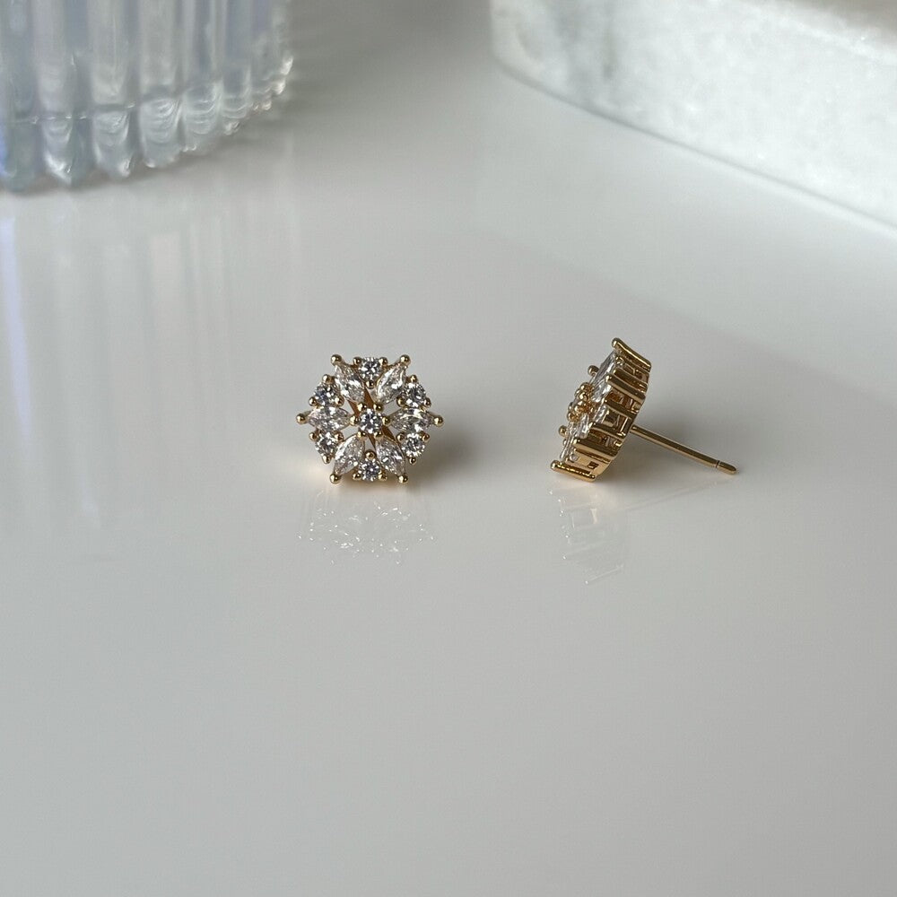 Brinco flower com zircônias brancas ouro - foto 3