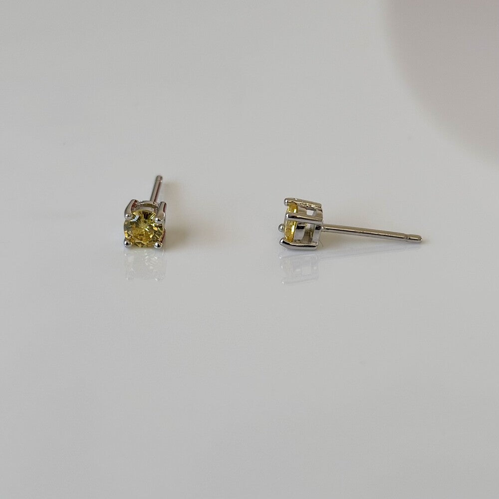 Brinco redondo zircônia fancy yellow ródio branco (4mm) - foto 3
