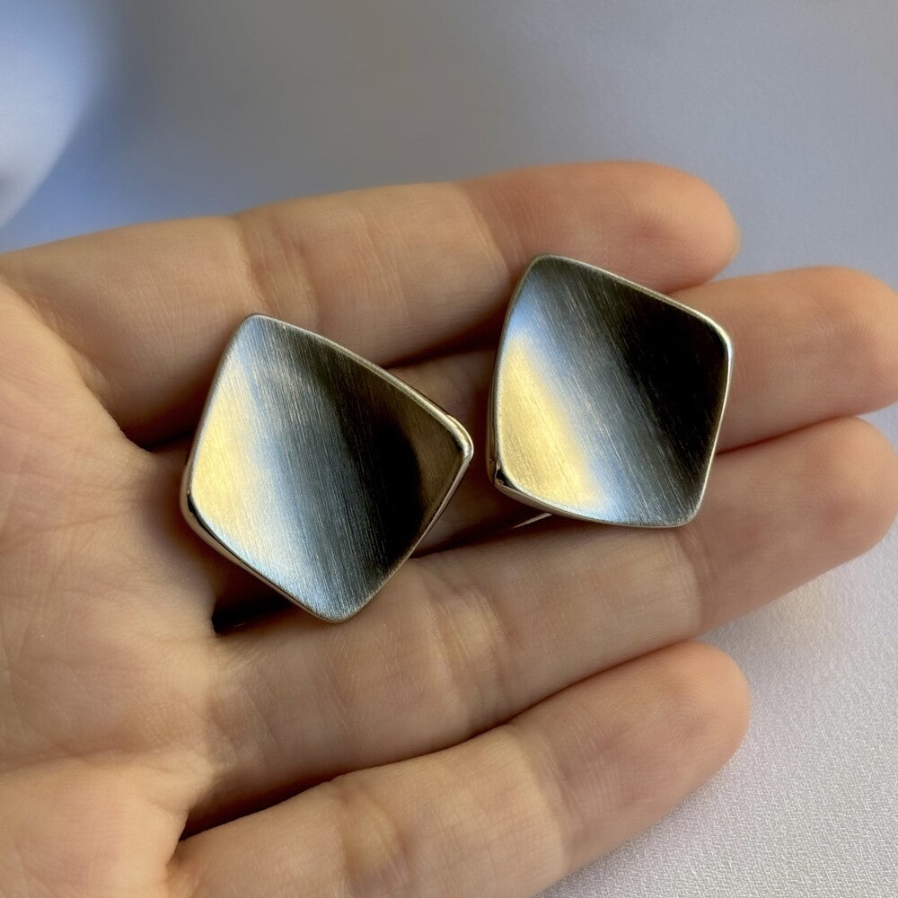 Brinco Mavie losango acetinado ródio branco - foto 4