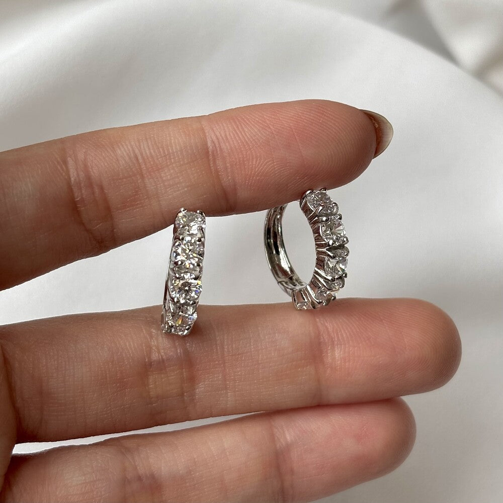 Brinco argola Amélie zircônias brancas prata 925 - foto 3