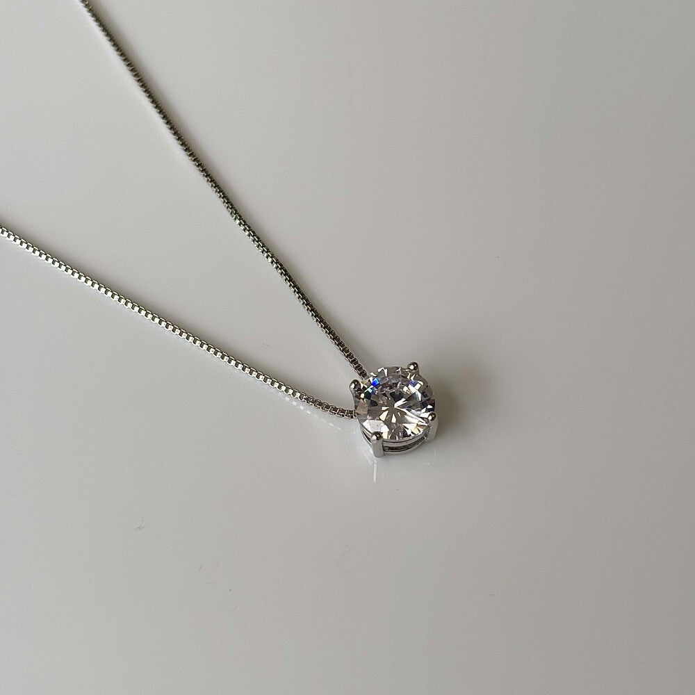 Colar ponto de luz zircônia branca ródio branco (8mm)