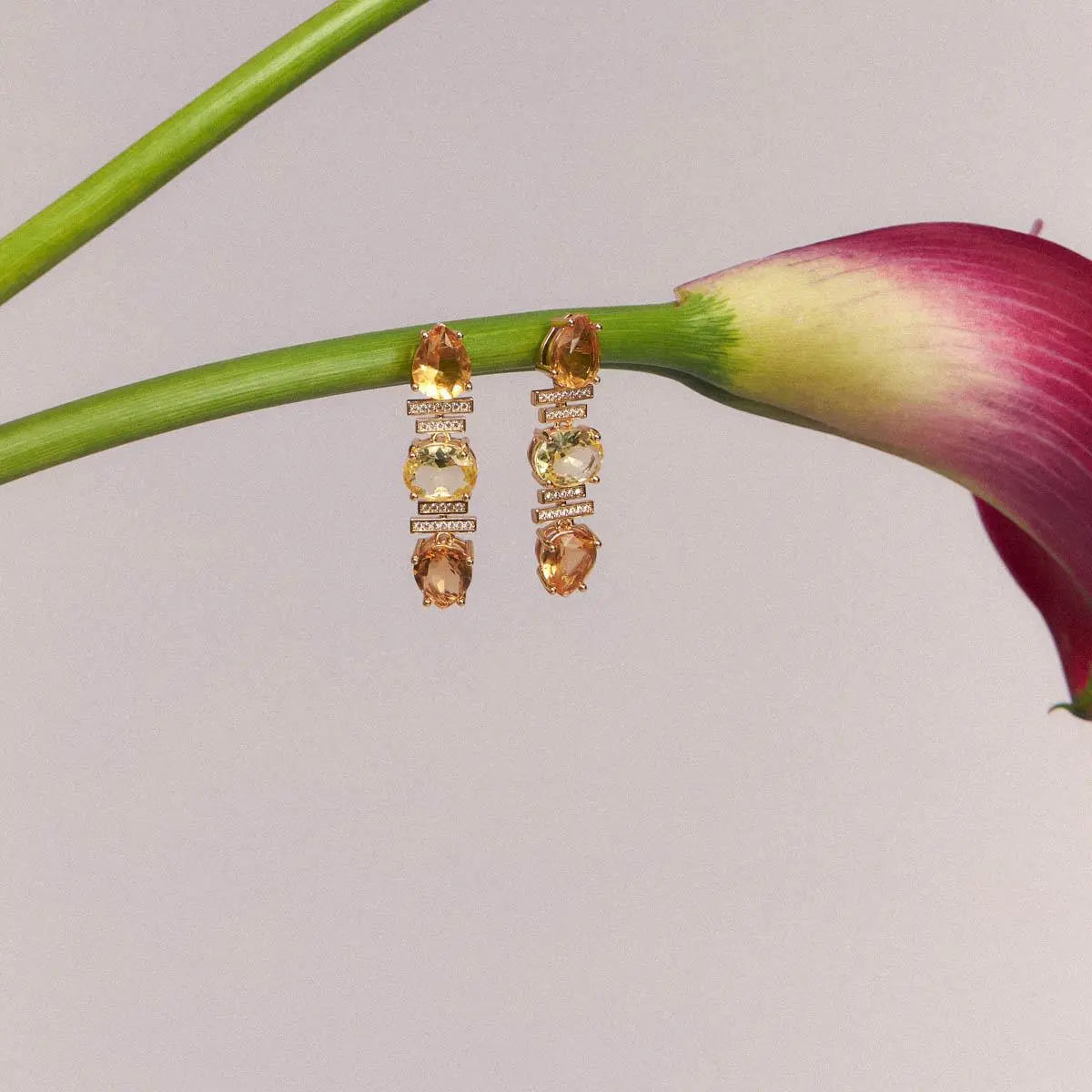 Brinco Sunset zircônias fancy yellow e champagne ouro
