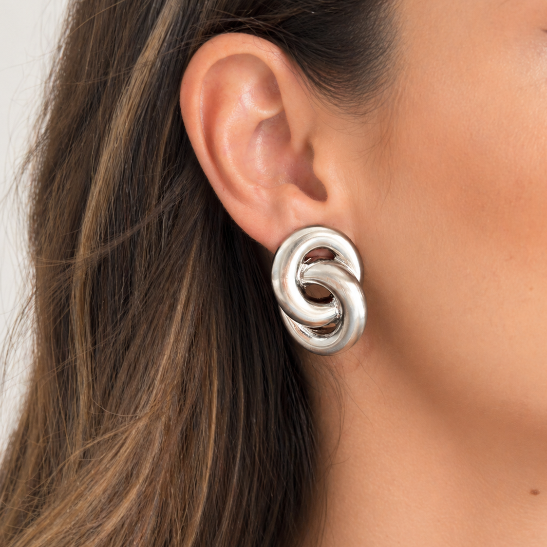 Brinco Susie aros lisos acetinados ródio branco - foto 2