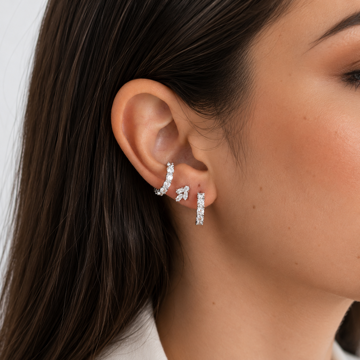 Brinco argola Harlow zircônias brancas ródio branco