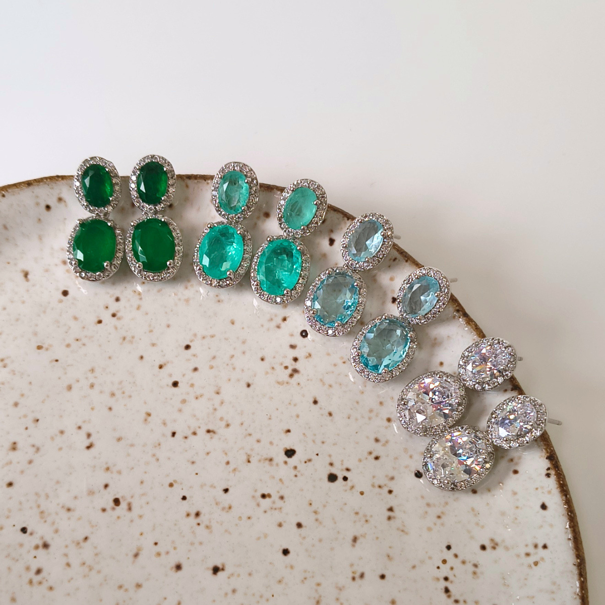 Brinco oval duplo Chiara zircônia branca ródio branco