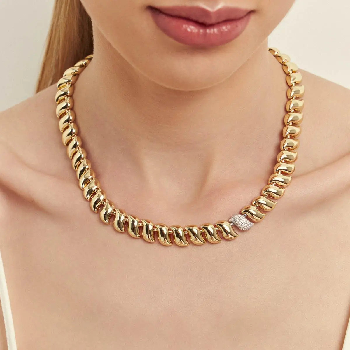 Conjunto Pulse elos curvos lisos e cravejado ouro
