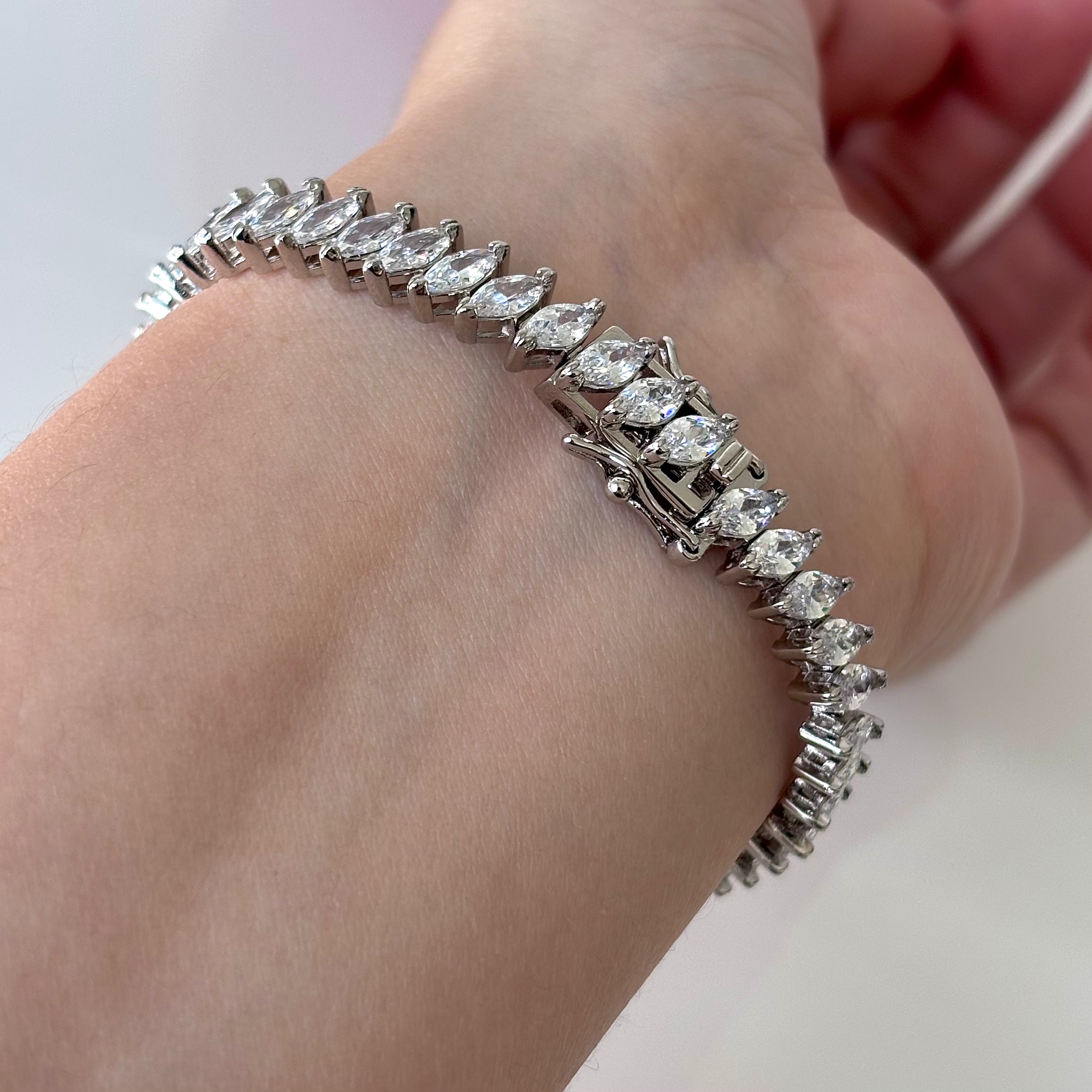 Pulseira riviera Nadine zircônias navete ródio branco