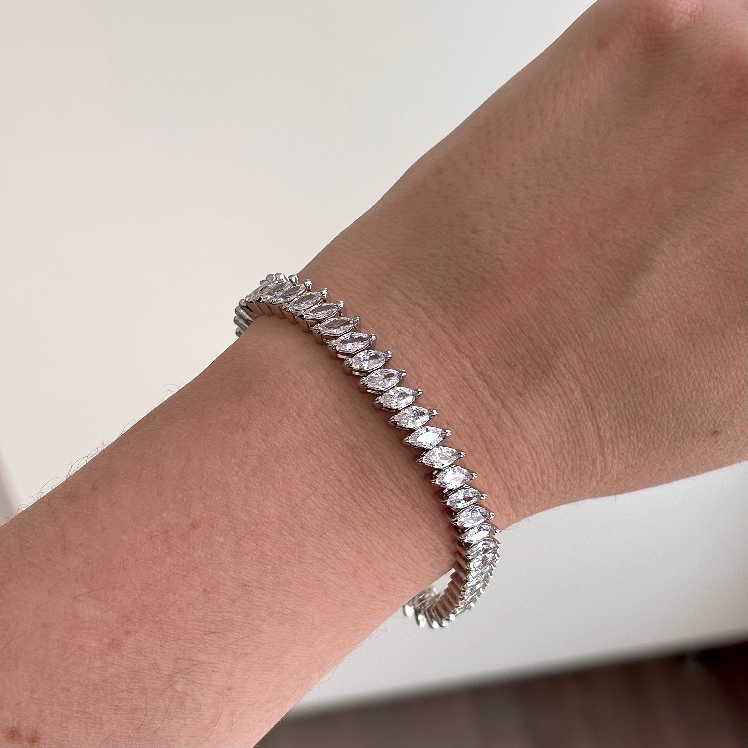 Pulseira riviera Nadine zircônias navete ródio branco